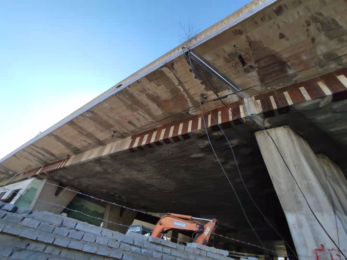 鄞州桥梁粘钢加固的四大特性